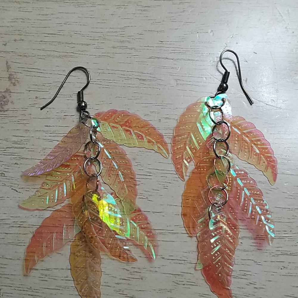 Lightweight feather earrings